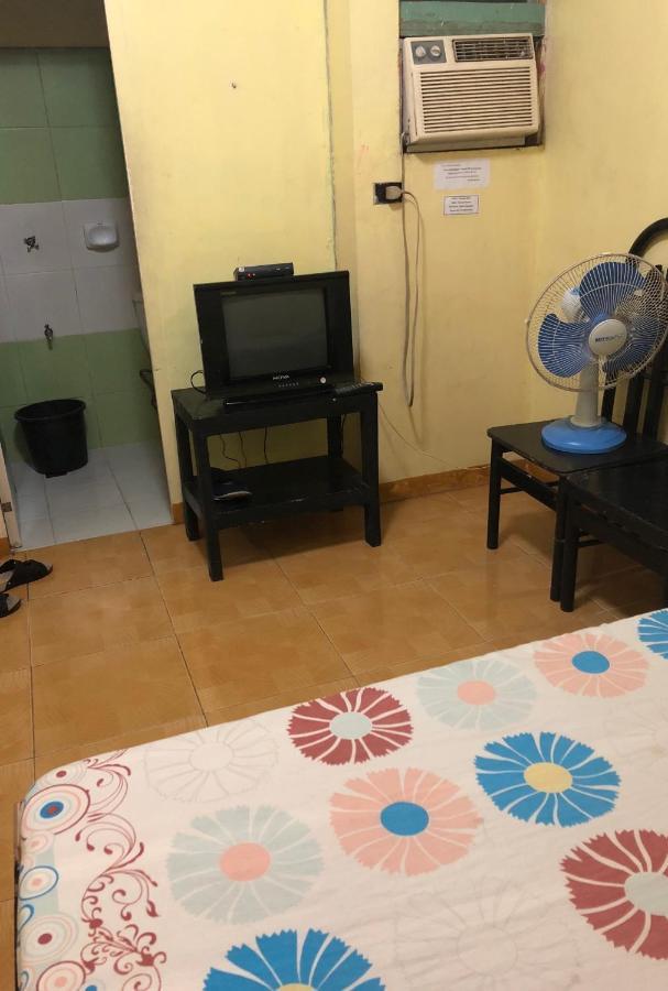 Belen Favila Transient Rooms Near Airport Terminal 3 Manila Esterno foto